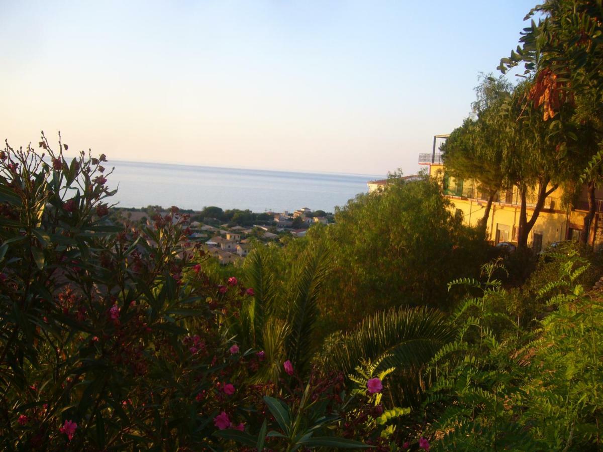 Casaleo Hotel Campofelice Di Roccella Bagian luar foto