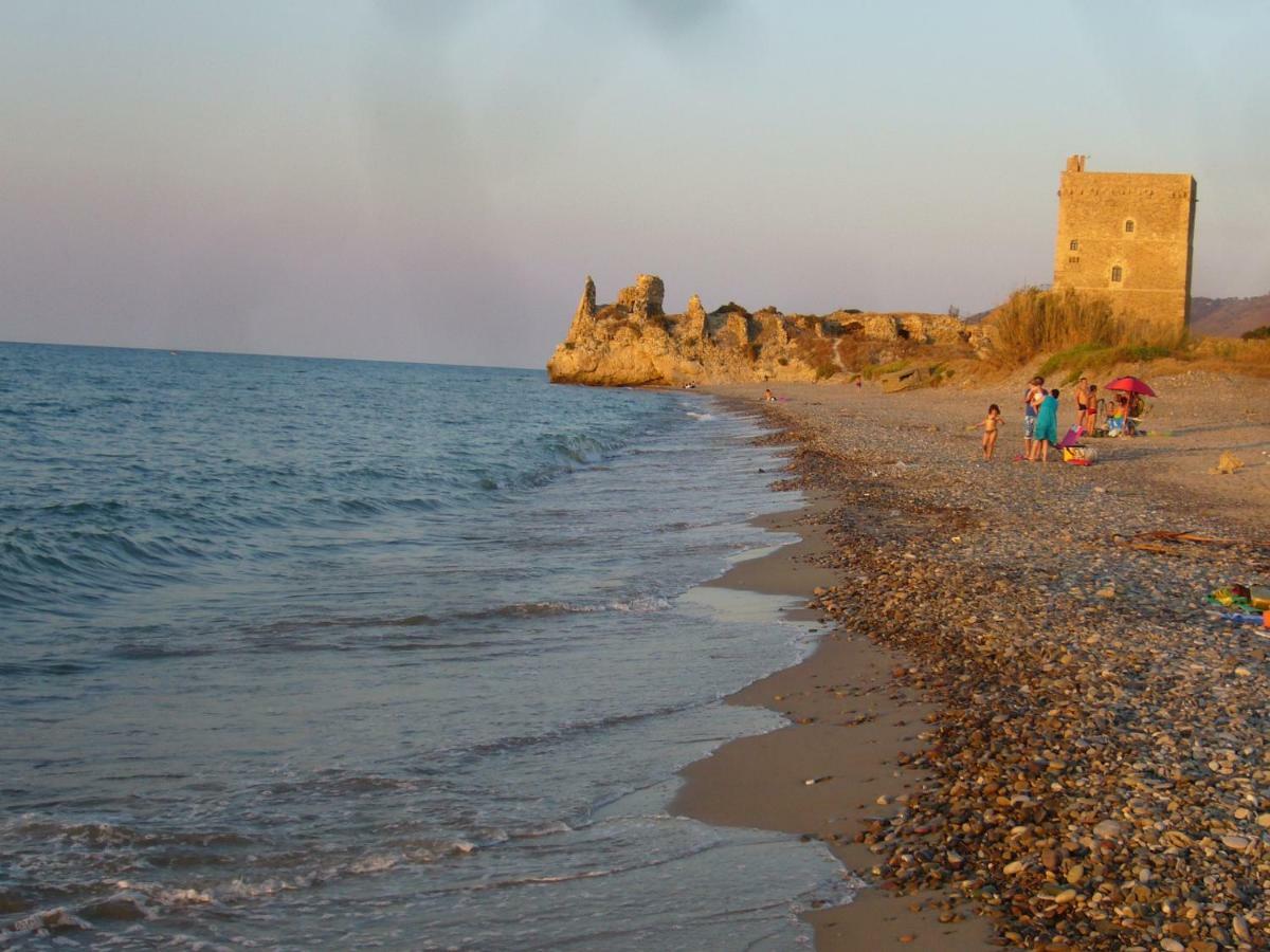 Casaleo Hotel Campofelice Di Roccella Bagian luar foto