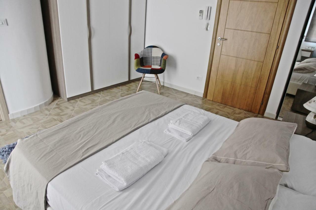 Casaleo Hotel Campofelice Di Roccella Bagian luar foto
