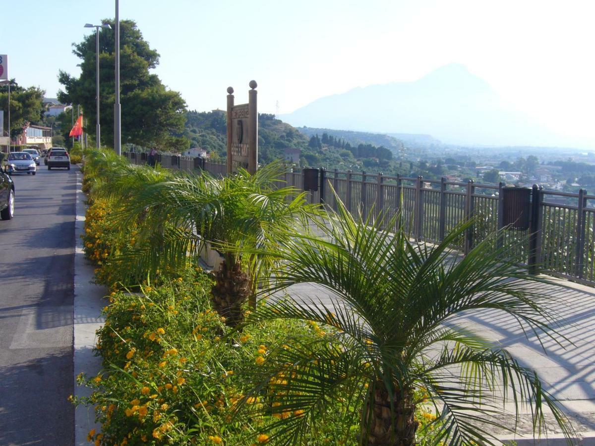 Casaleo Hotel Campofelice Di Roccella Bagian luar foto